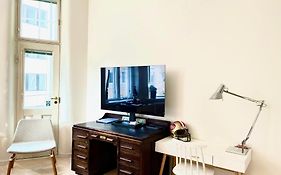 Art Nouveau - Jugend Talo In Helsinki Center Apartment